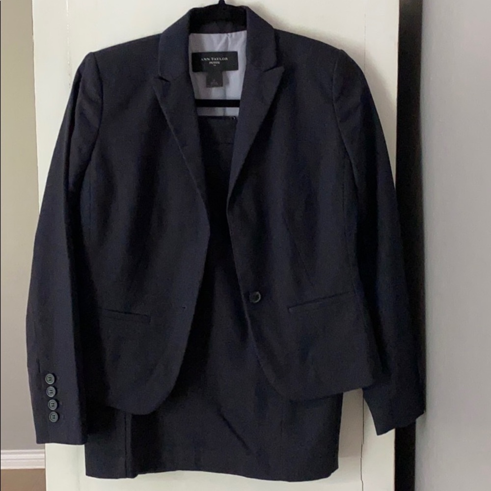 Ann Taylor Grey Skirt Suit set 4P top, 6P Bottom